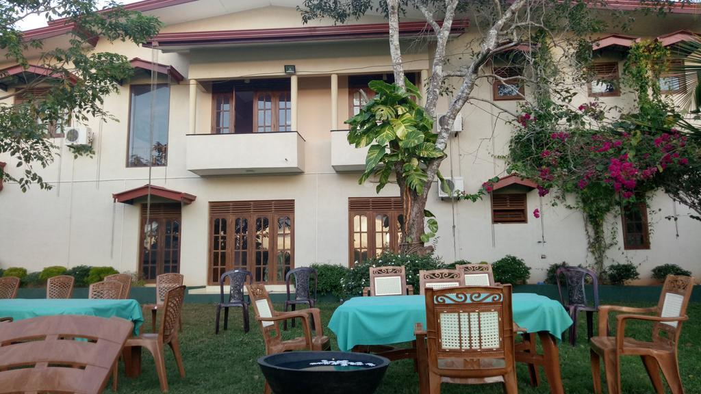 Heritage Lake View Hotel Anuradhapura Exterior photo