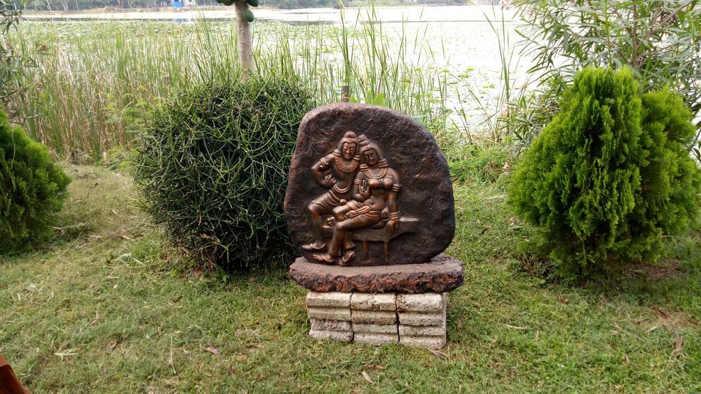 Heritage Lake View Hotel Anuradhapura Exterior photo