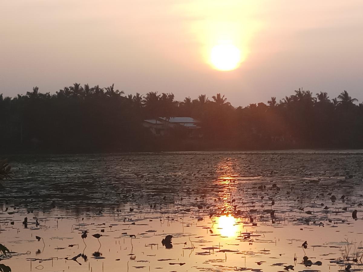 Heritage Lake View Hotel Anuradhapura Exterior photo